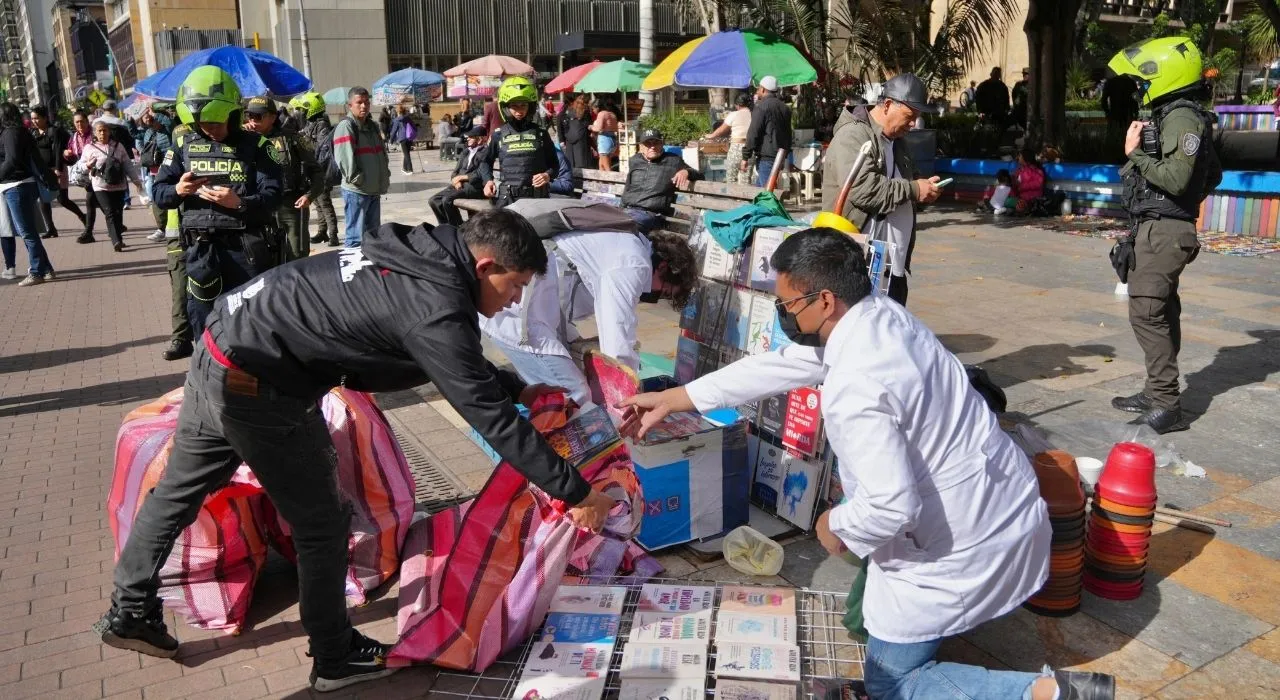 Policía de Bogotá: incautados 329 libros piratas. 